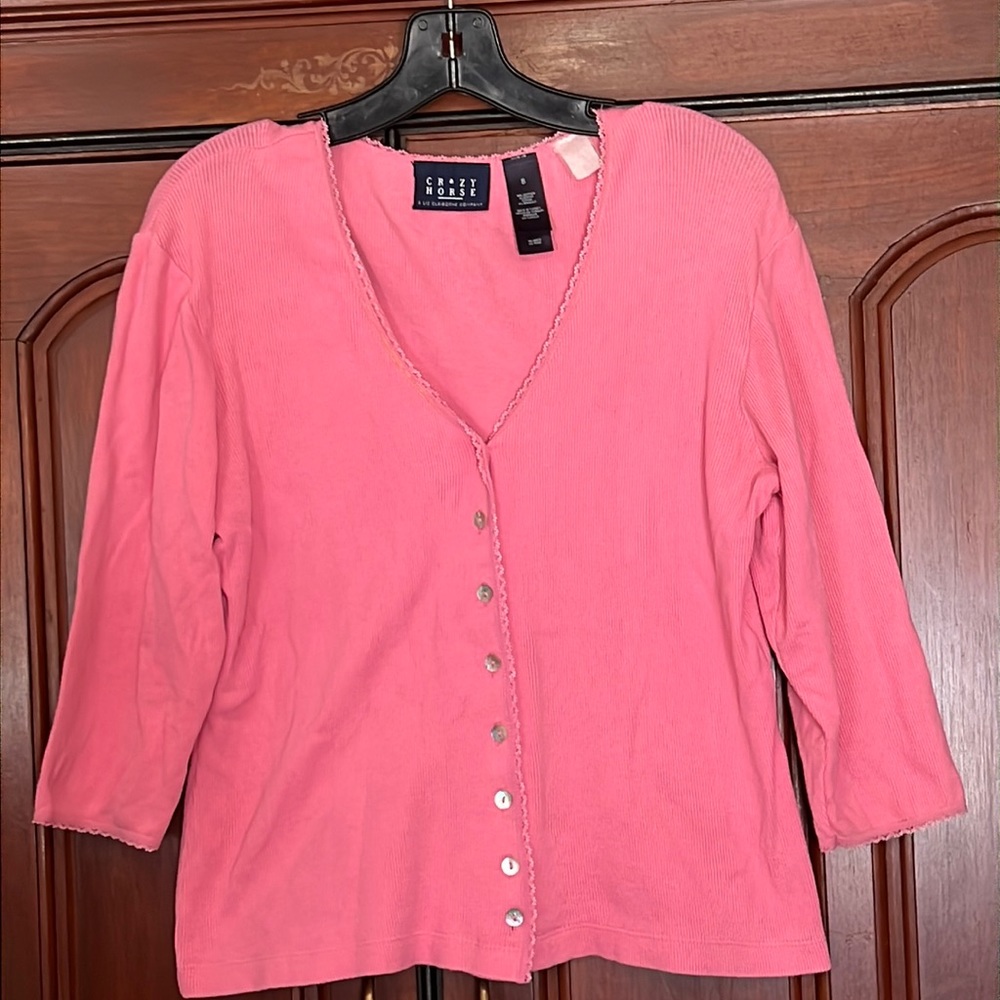 Crazy Horse A Liz Claiborne Company Vintage Pink V Neck Button Down Small